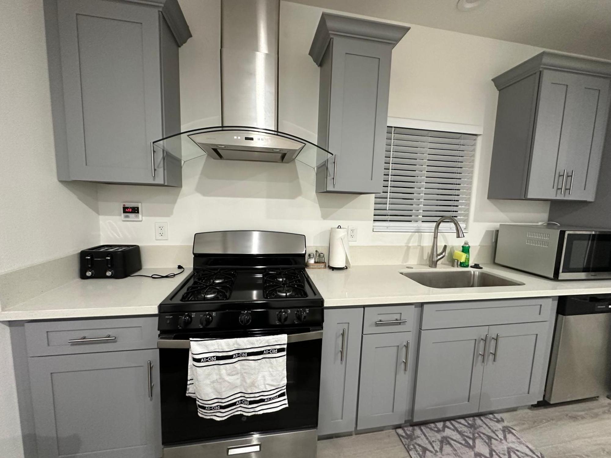 Holiday home New Cozy House In Near Land- Knott In The Same Lot Of Separate 3properties Anaheim