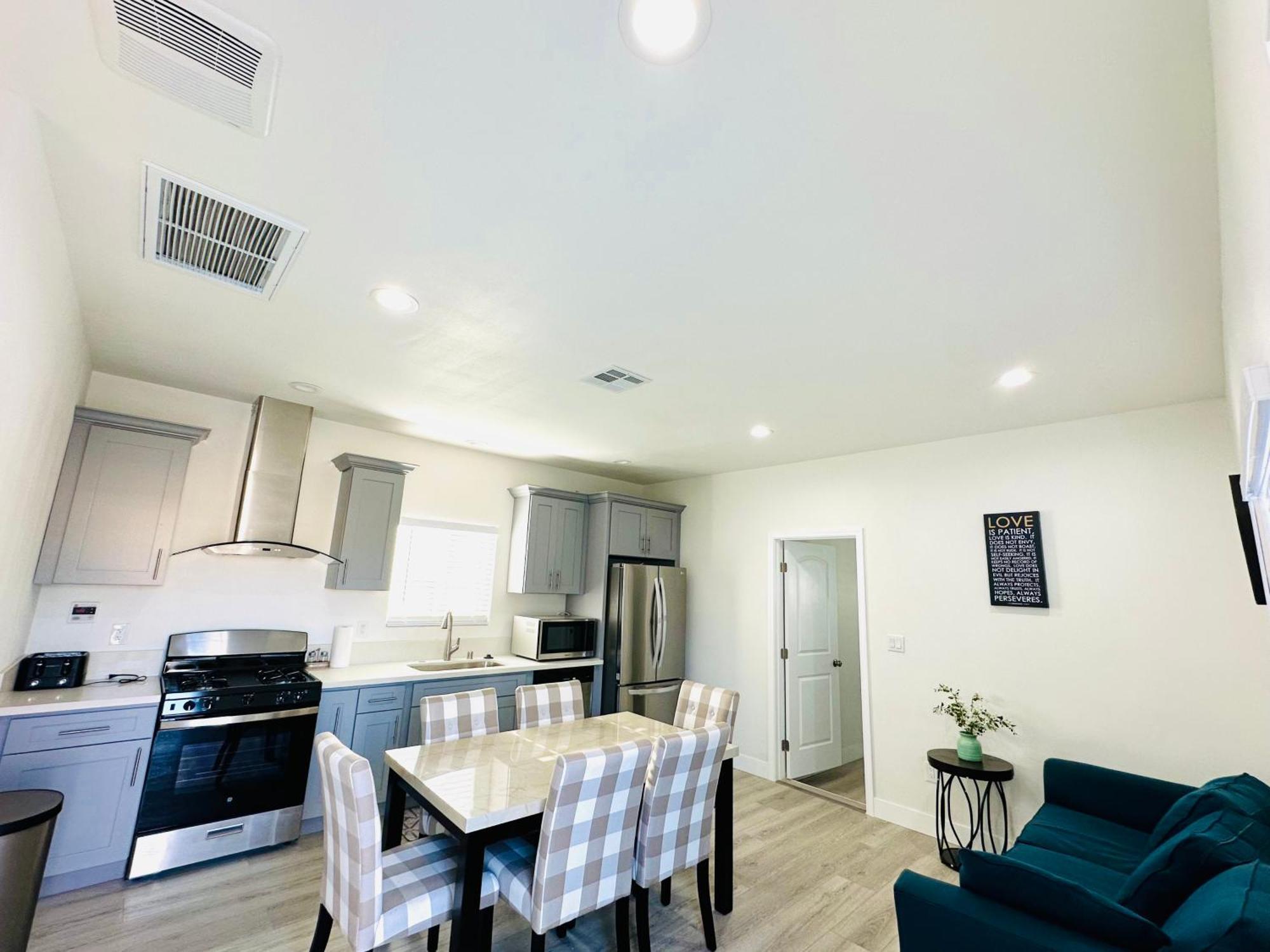 New Cozy House In Near Land- Knott In The Same Lot Of Separate 3properties Holiday home Anaheim