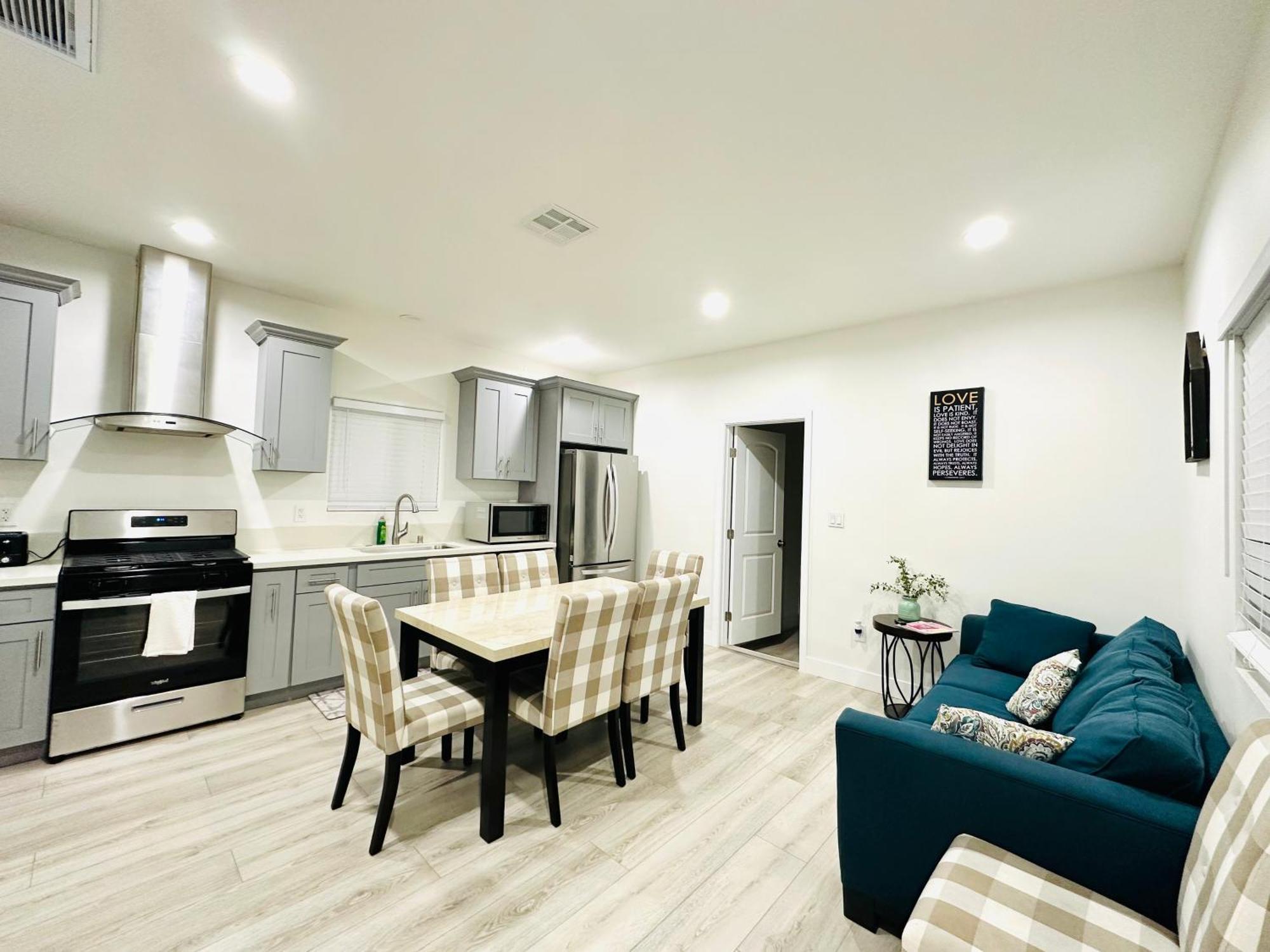New Cozy House In Near Land- Knott In The Same Lot Of Separate 3properties *