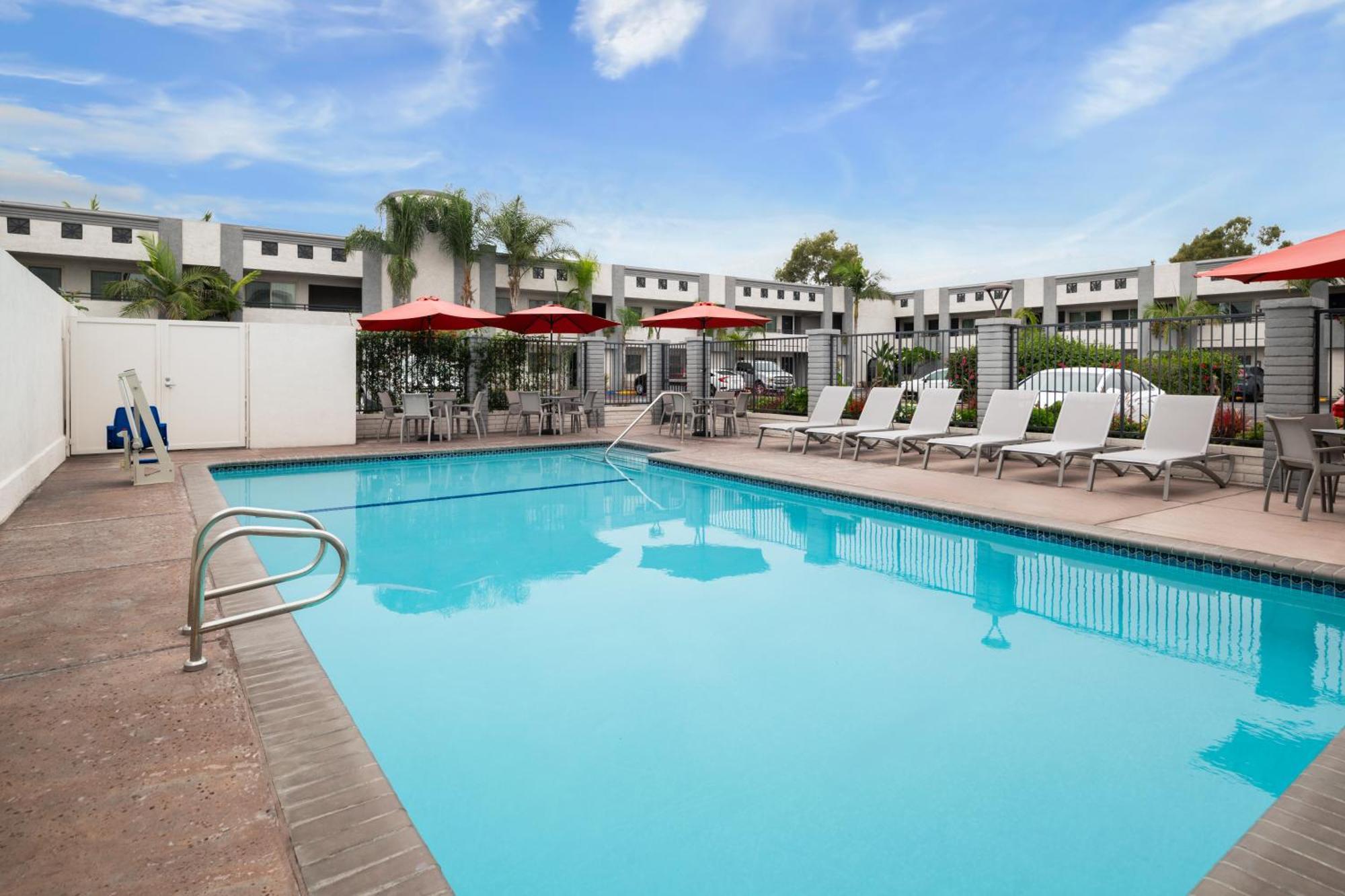 Hotel Solara And Anaheim