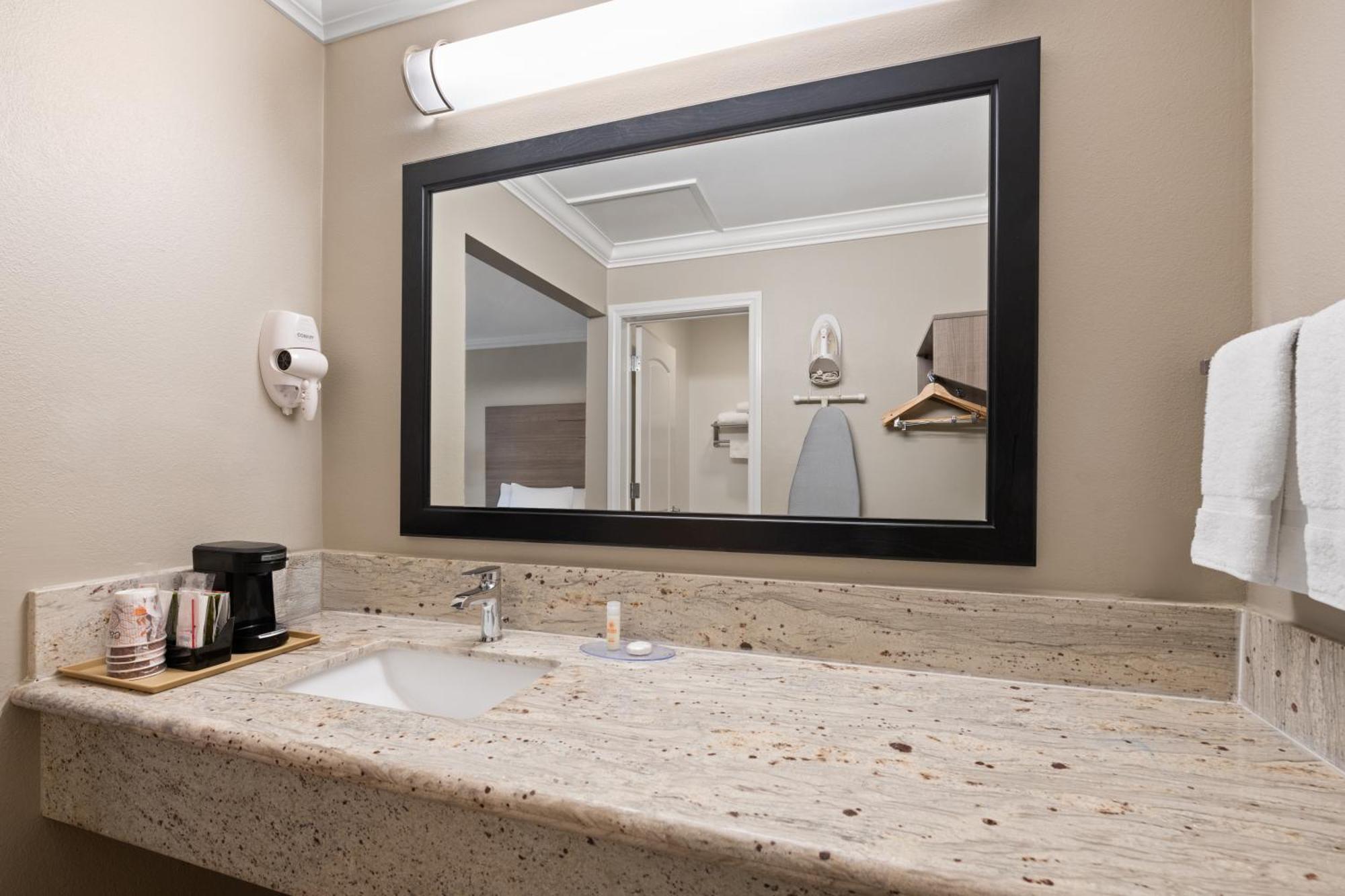 Solara And Hotel Anaheim