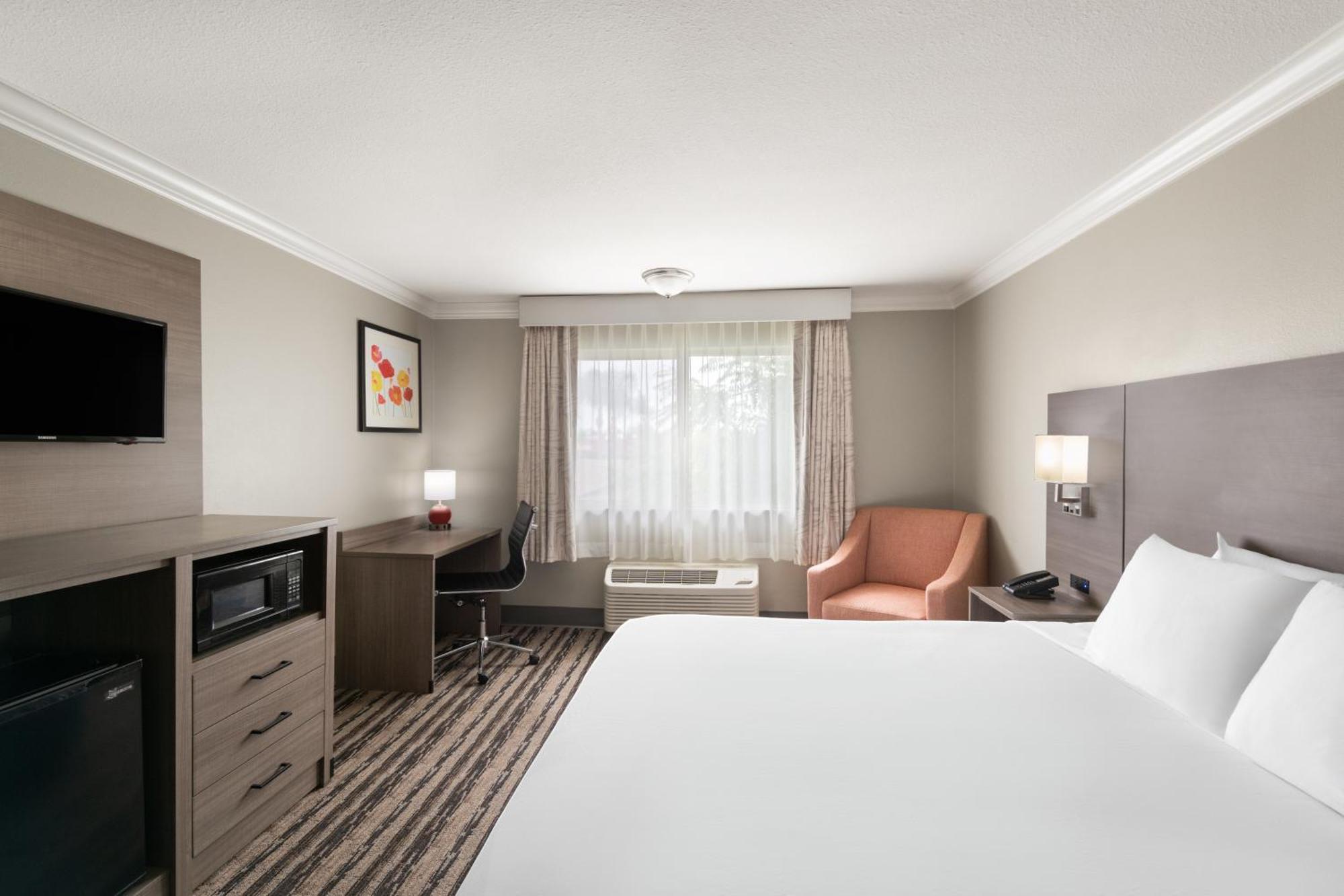 Solara And Hotel 3*