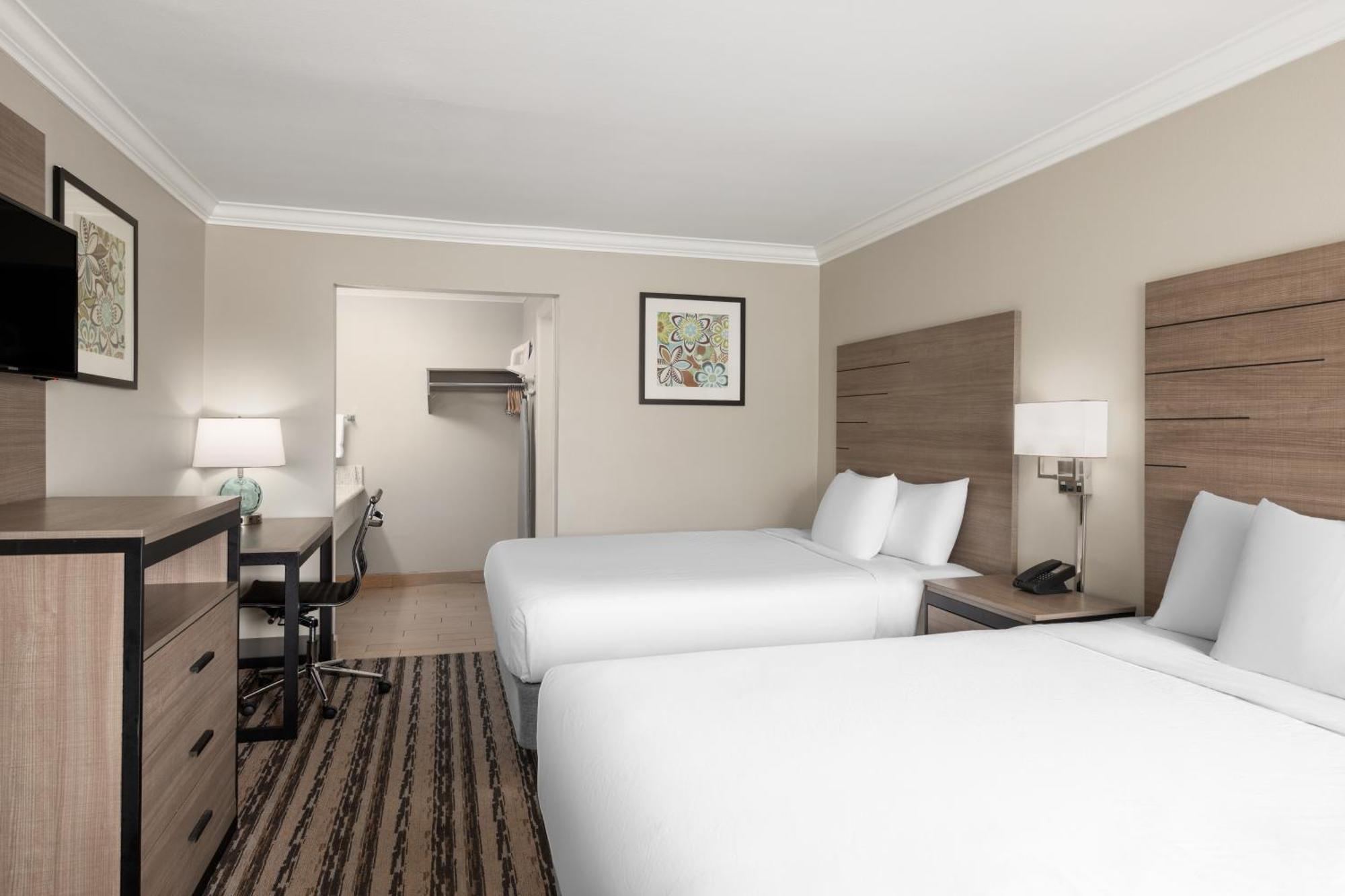Solara And Hotel 3*
