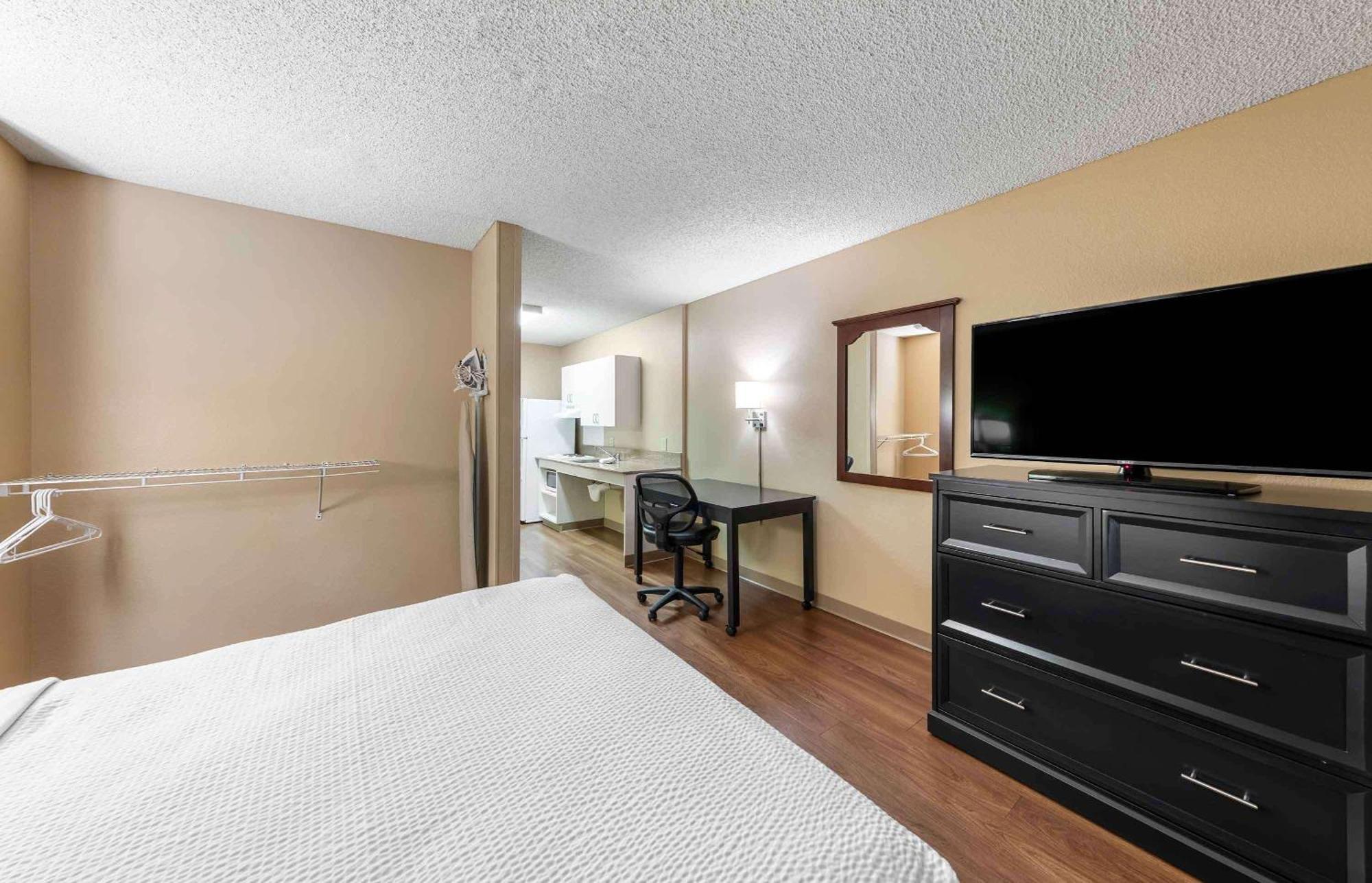 Extended - Orange County - Hills Hotel