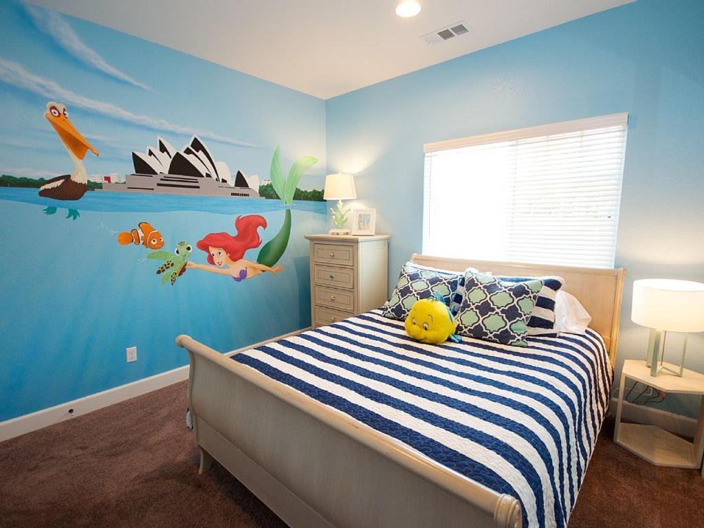 F-31 Mickeys House * Anaheim