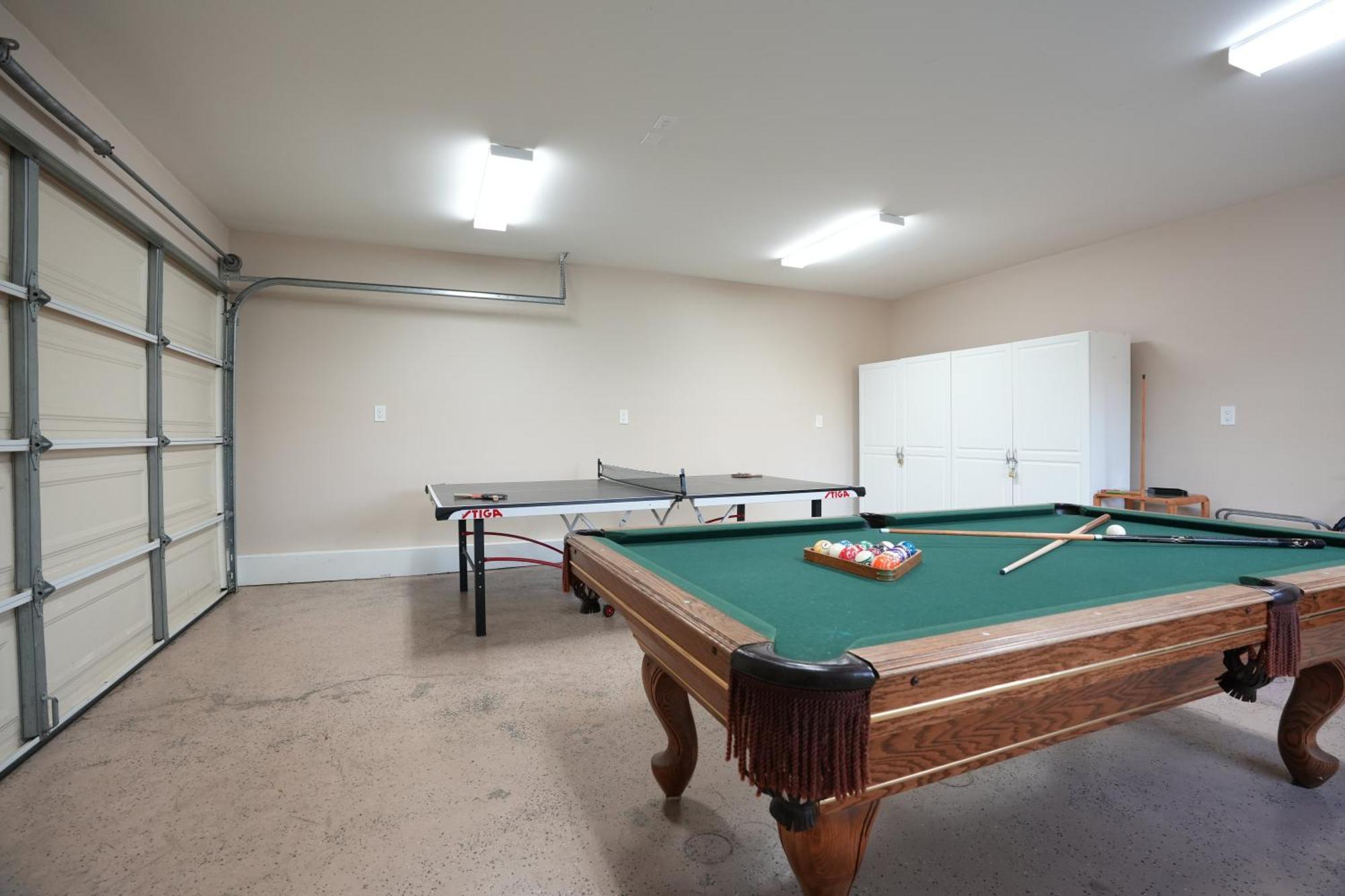Awesome 4 Bedroom, 3 1/2 Bath 1/2 Mile Walk To Holiday home *