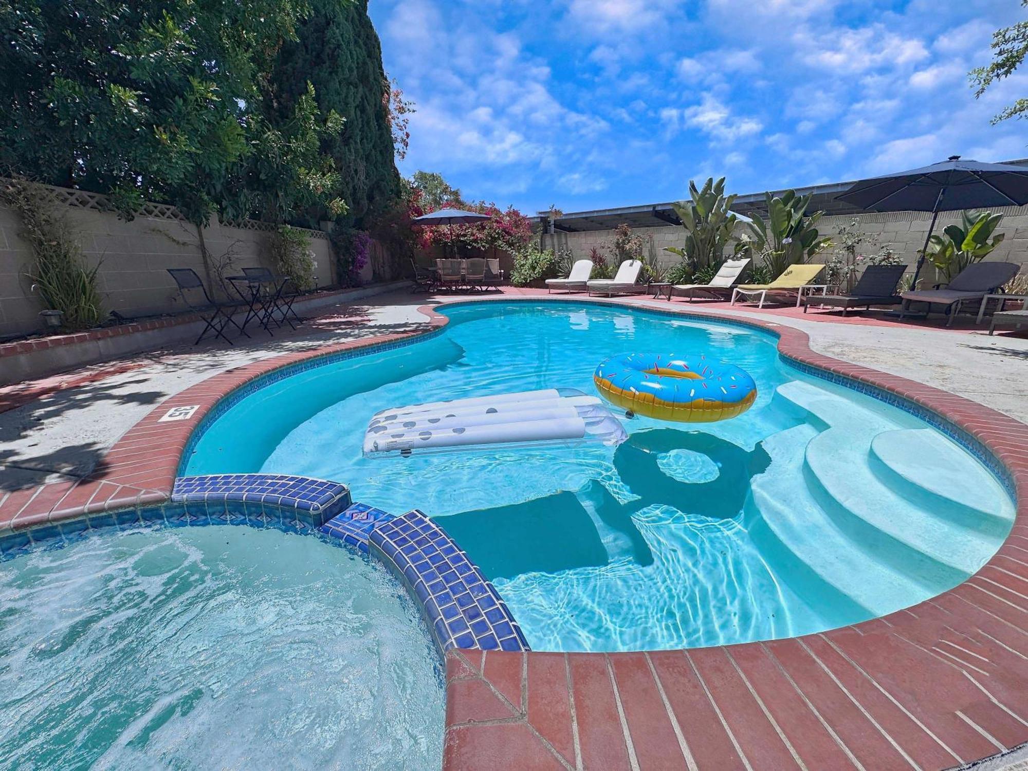 Disneyland Paradise 6 Bedroom 4 Bathroom Pool Games