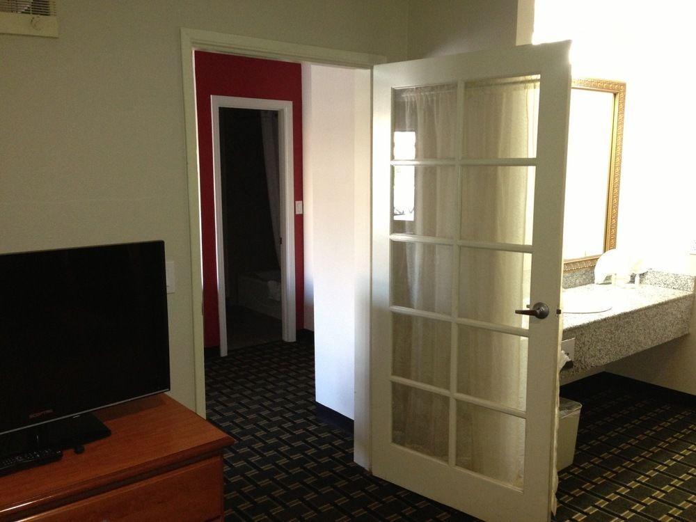 Stanford & Hotel Anaheim