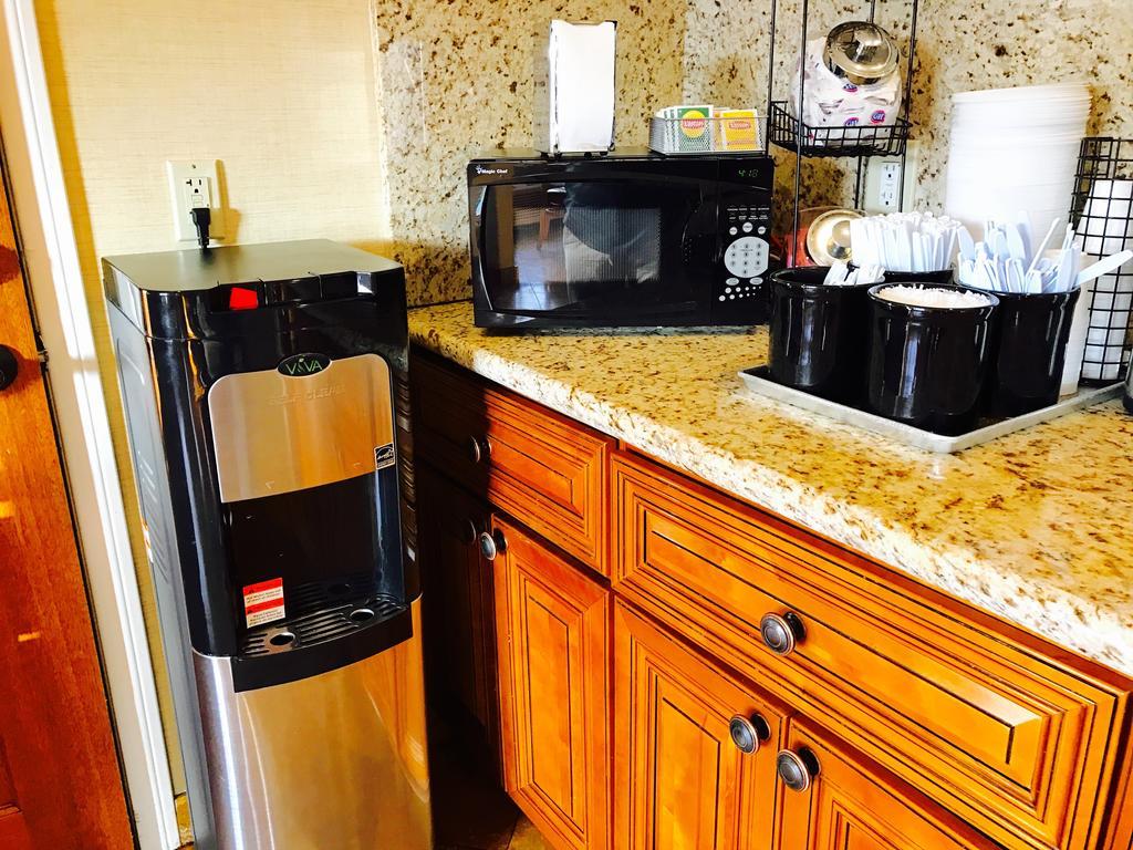 Days By Wyndham Near The Park Hotel Anaheim