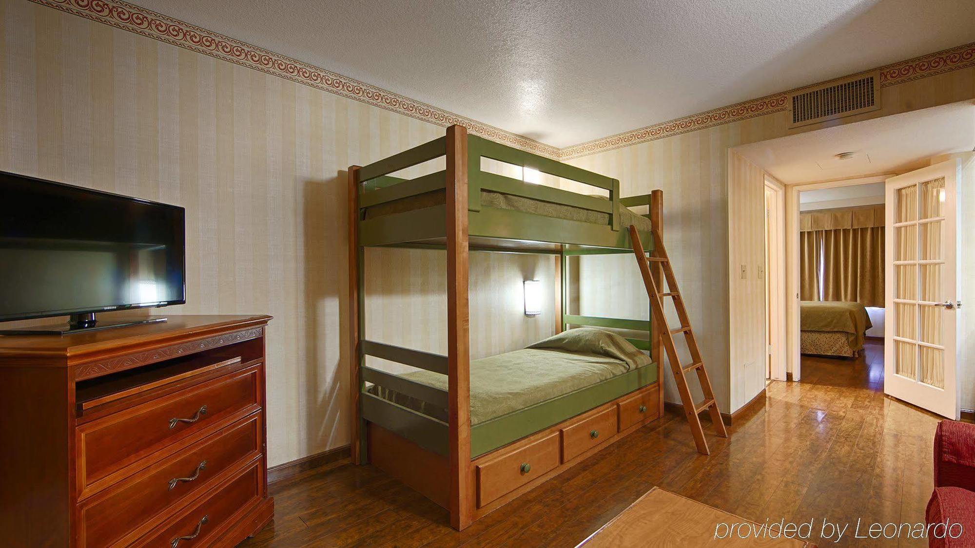 Western Raffles & Hotel Anaheim