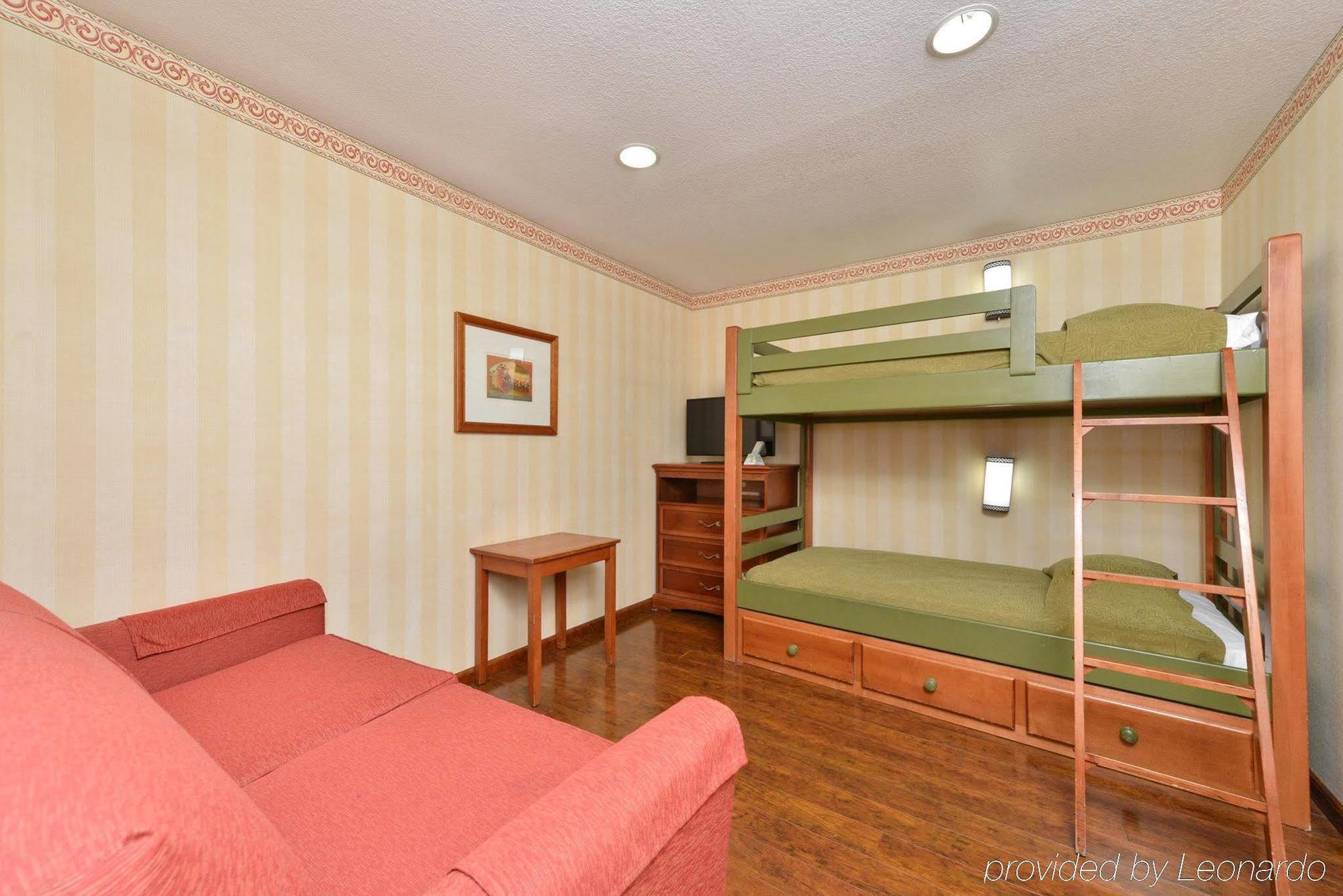 Western Raffles & Hotel Anaheim
