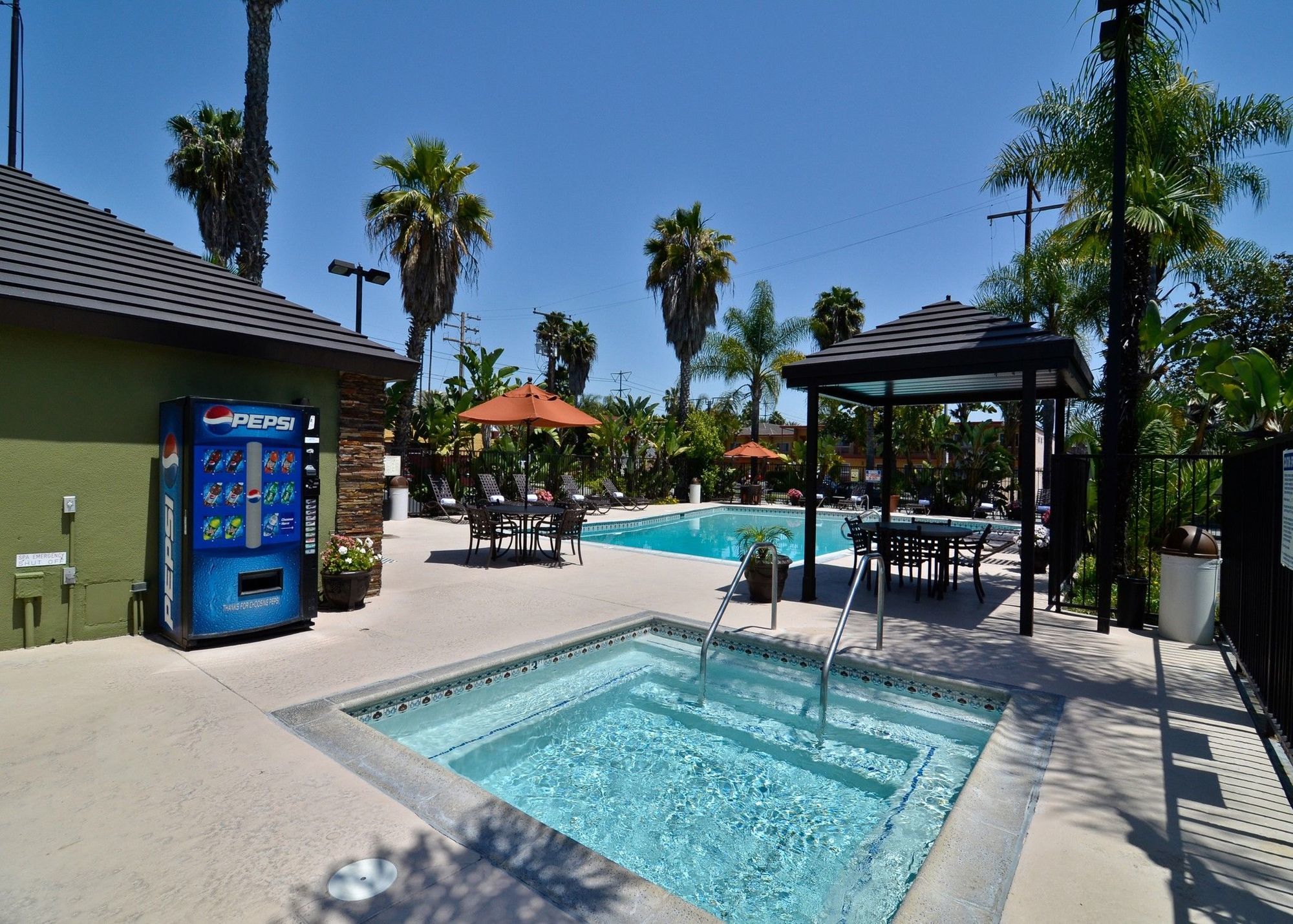 Western Pavilions 3* Anaheim