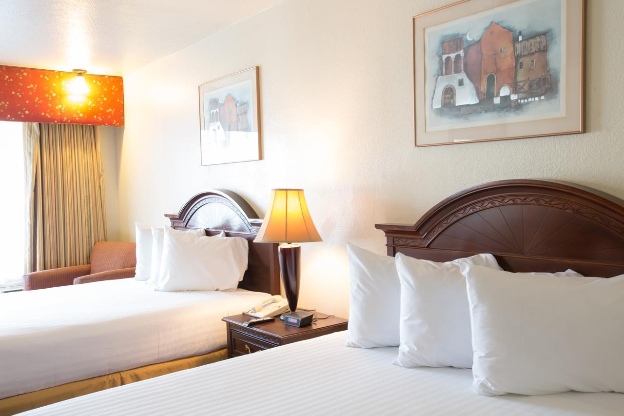 Hotel Queens Anaheim