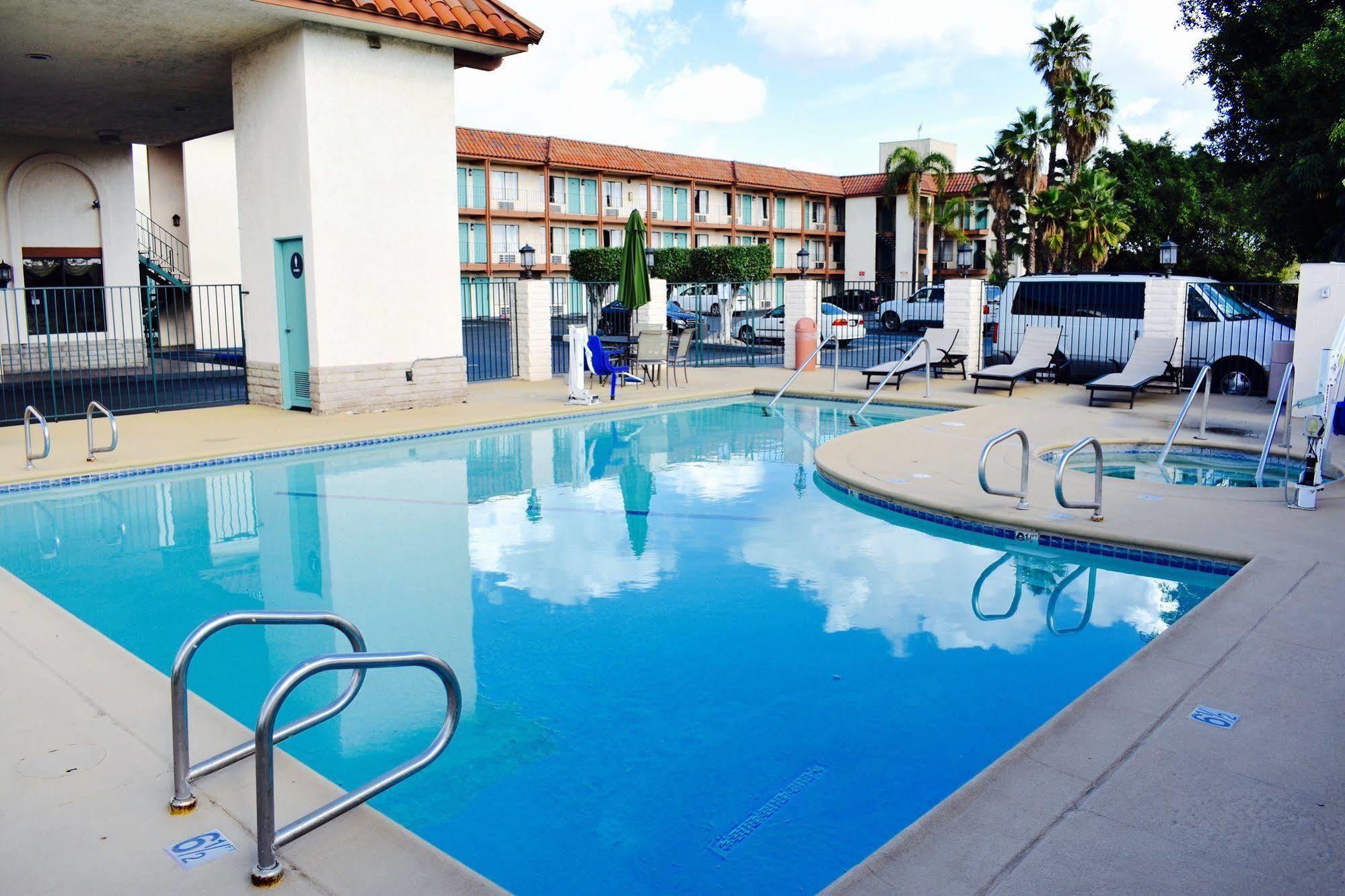 Days By Wyndham Near The Park Anaheim