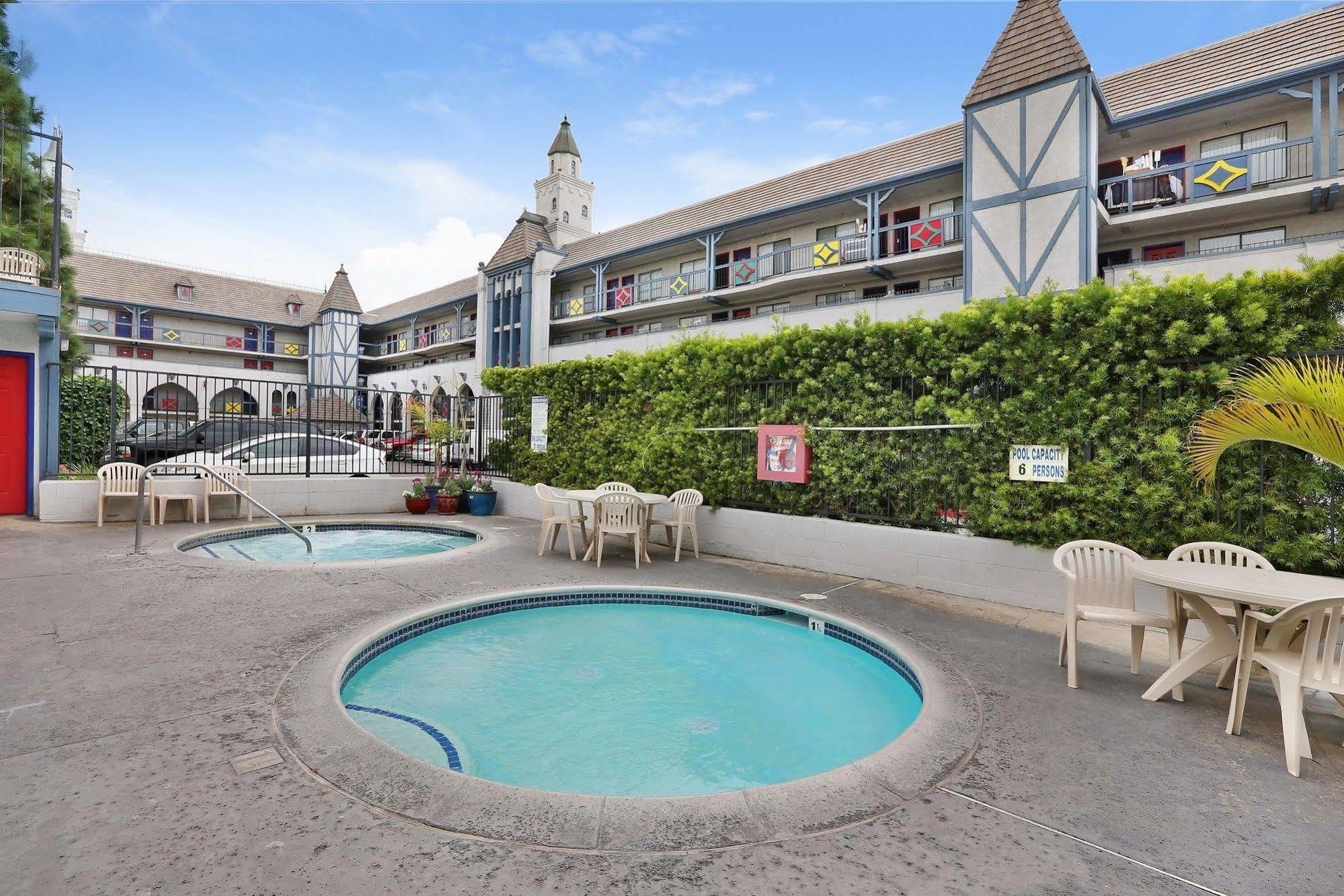 Castle And 3* Anaheim