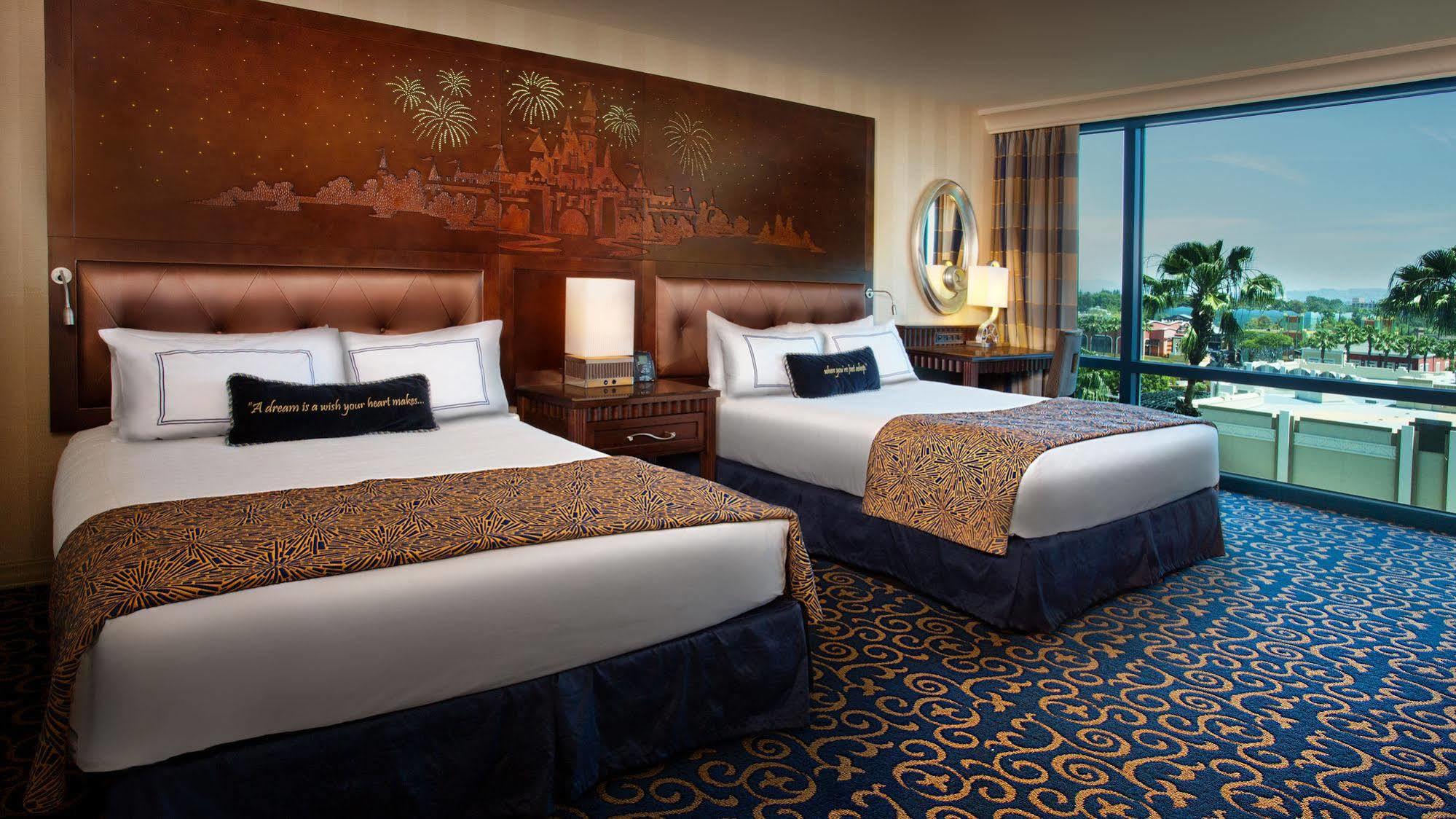 Disneyland Hotel 4*