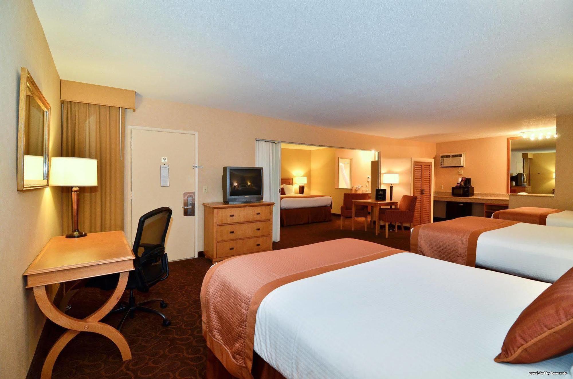 Western Pavilions 3* Anaheim