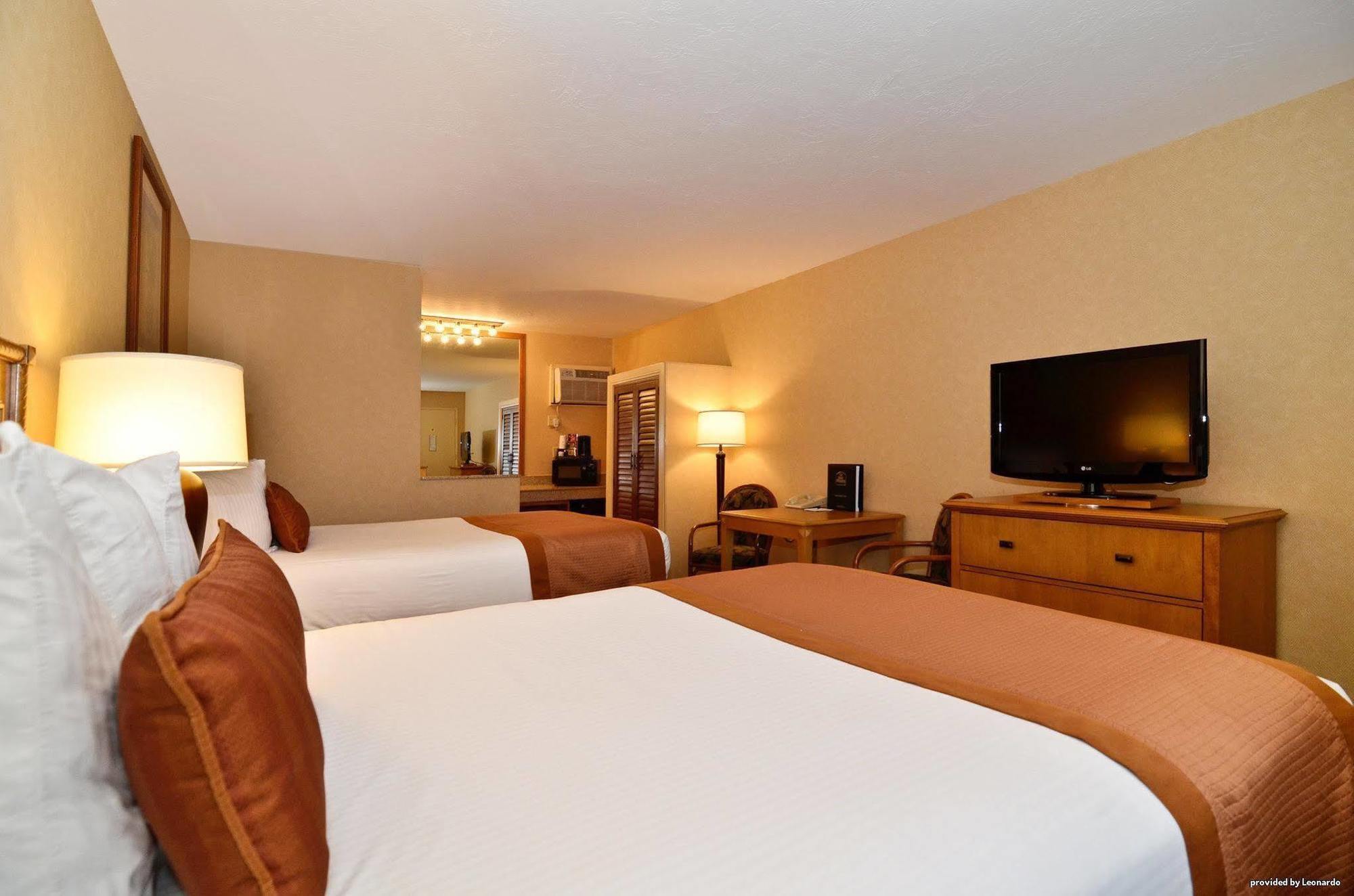 Western Pavilions 3*