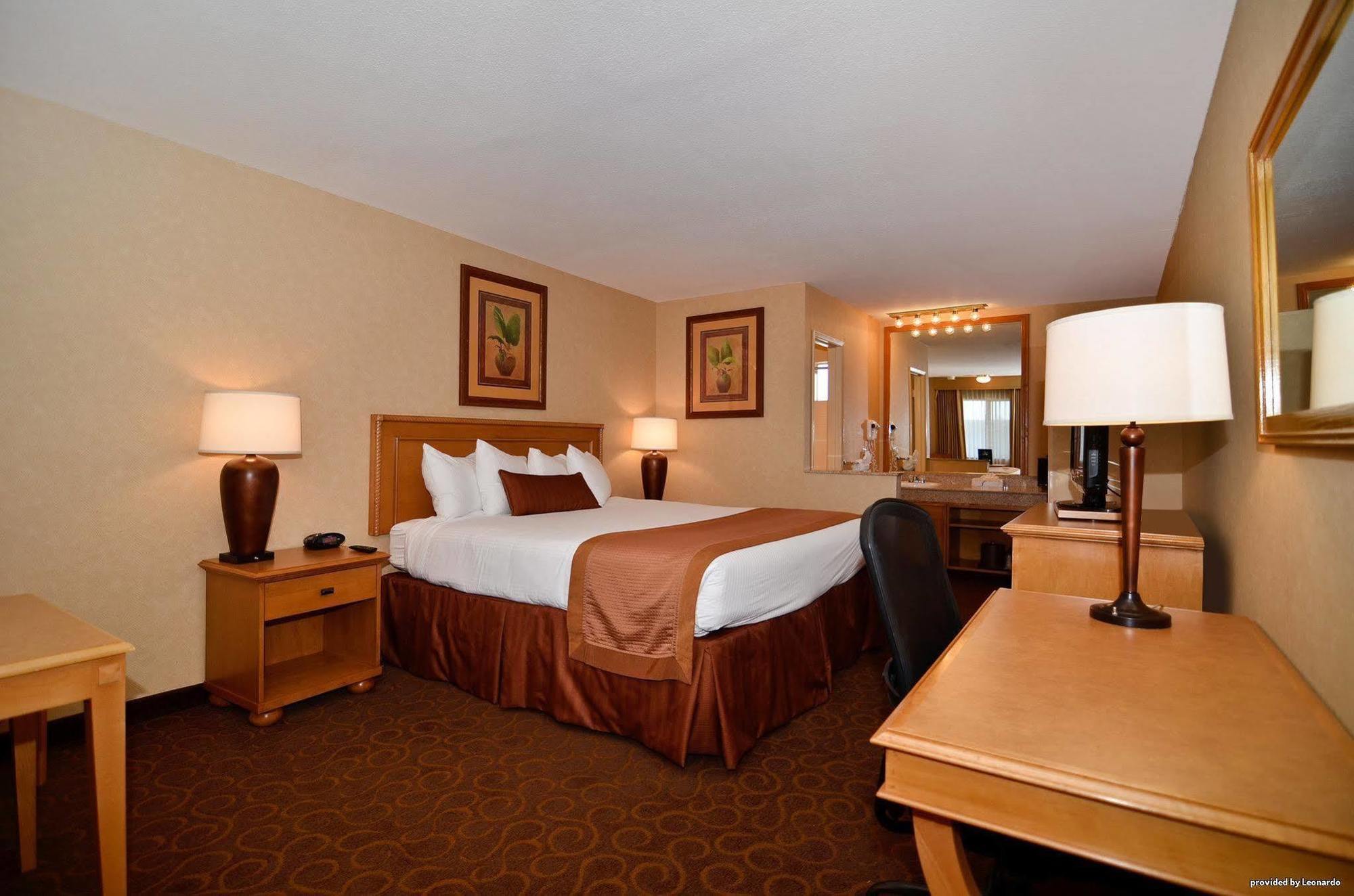Western Pavilions Hotel