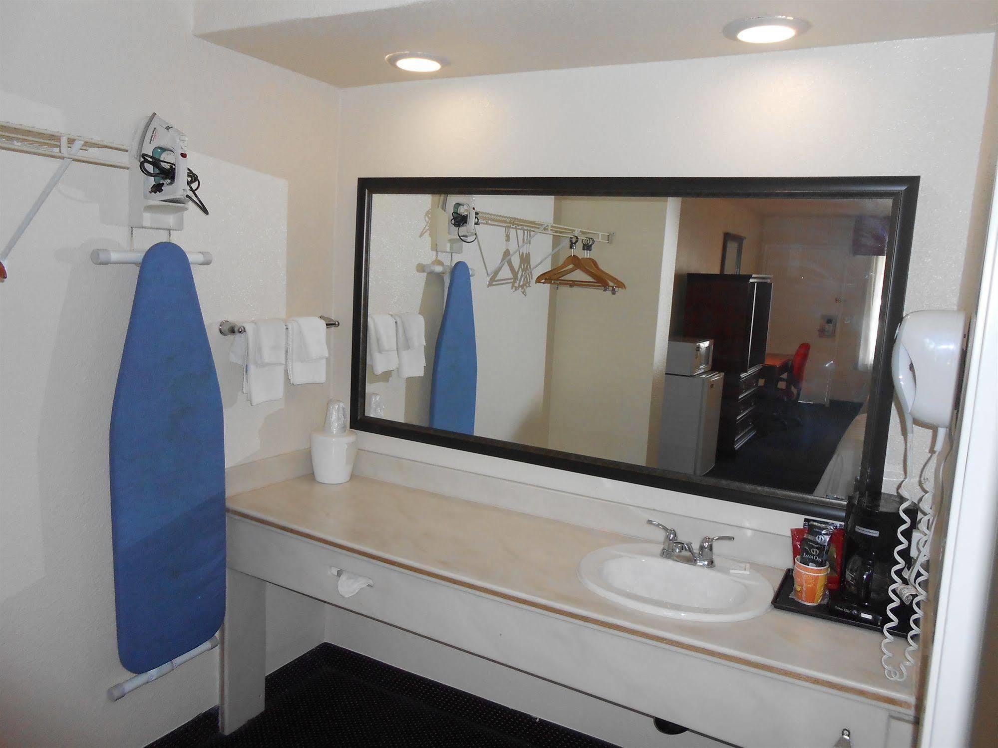 Queens Hotel 2*