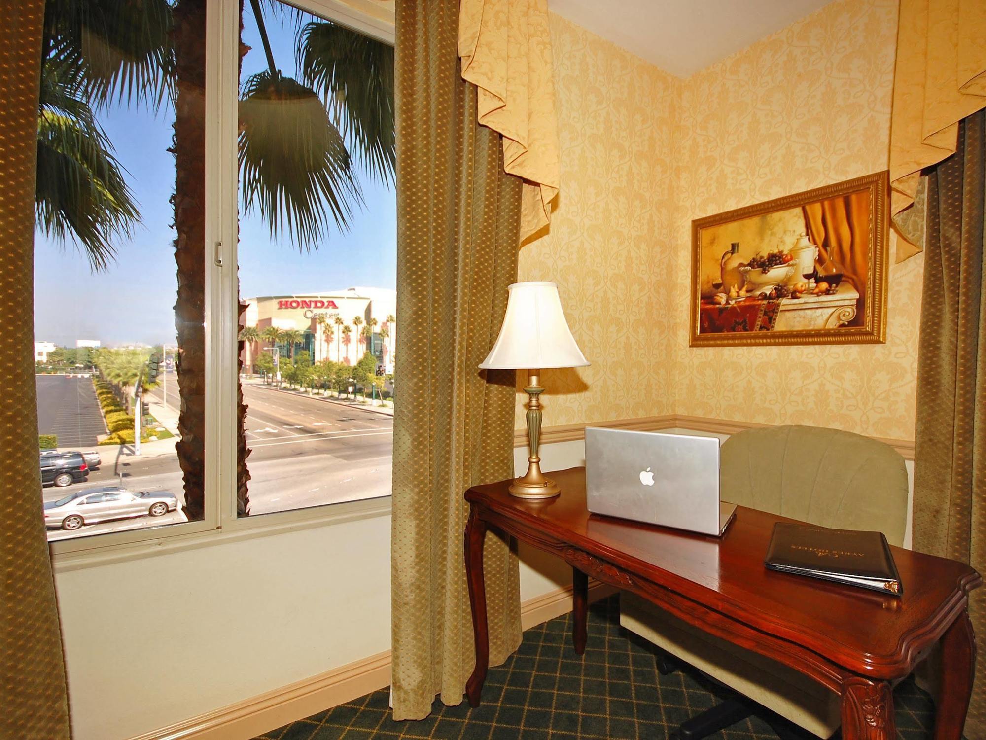 Ayres 3* Anaheim