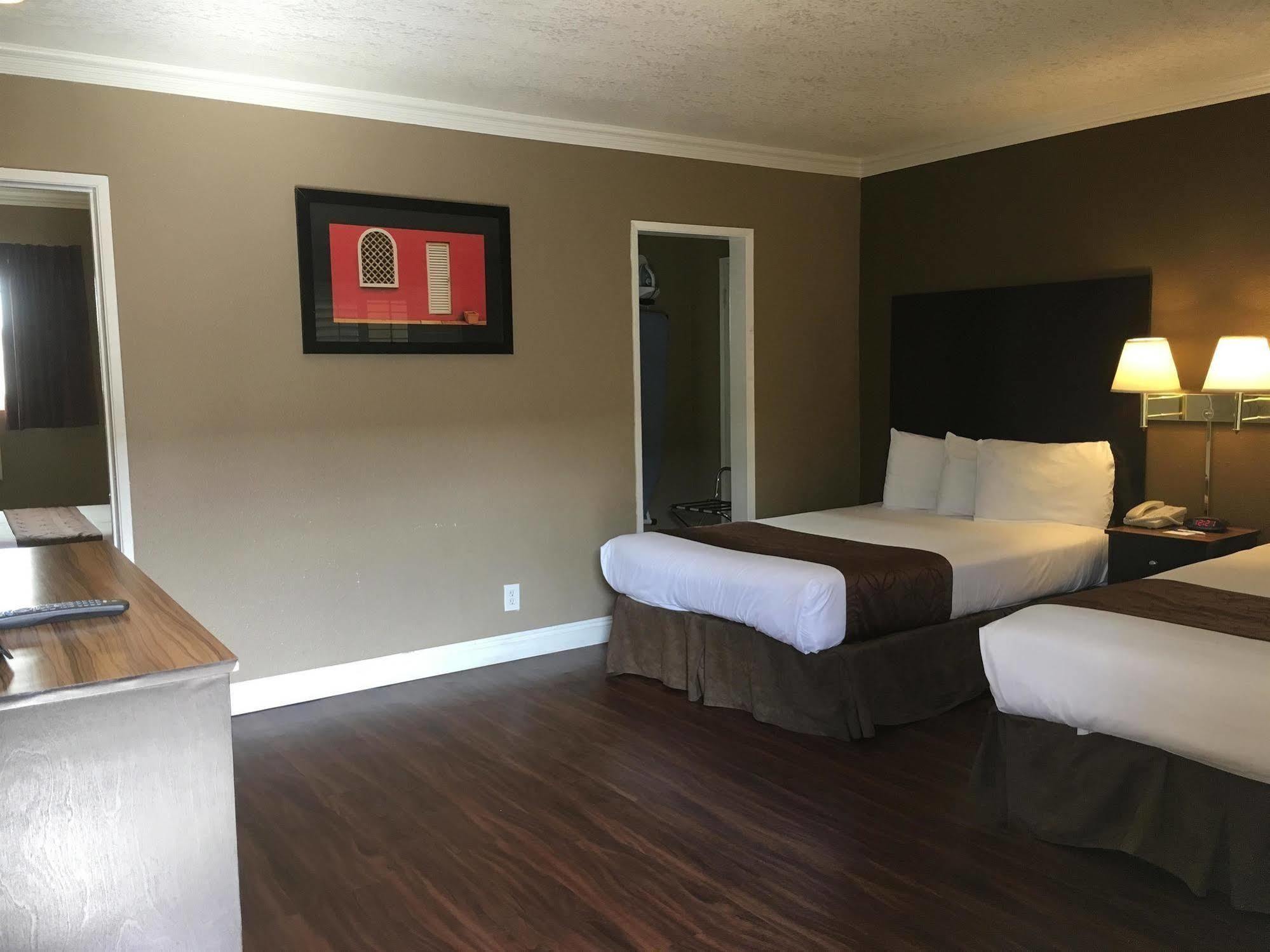Americas Value & Hotel 2*