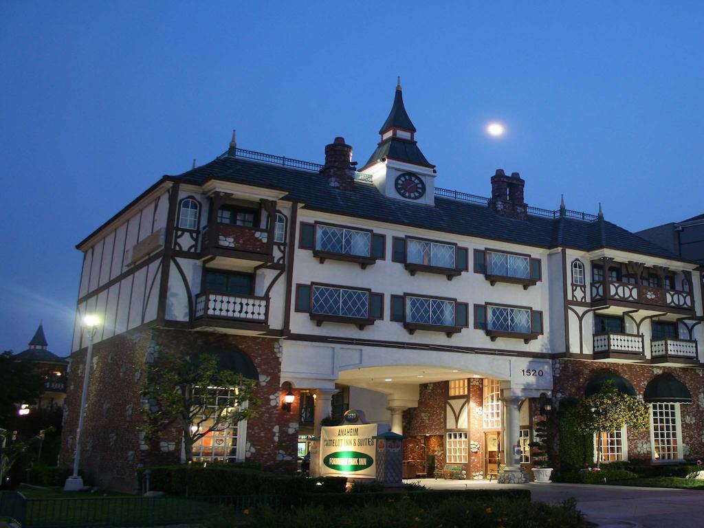 Hotel Camelot & 3*