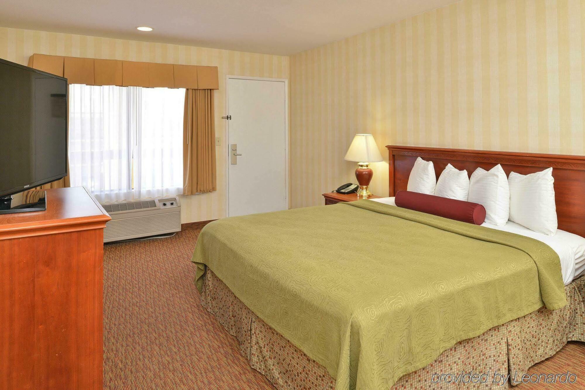 Western Raffles & Hotel