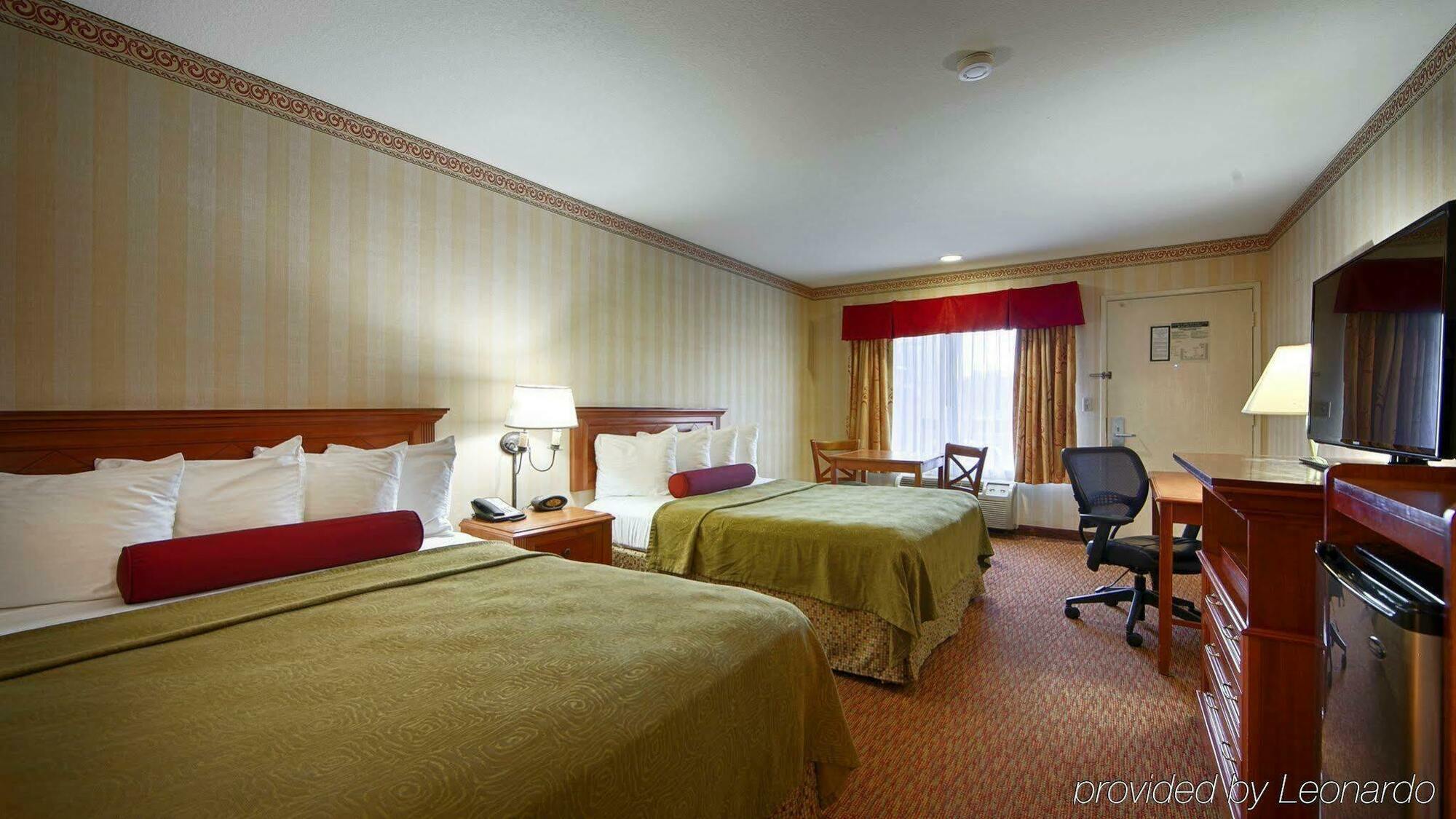 Western Raffles & Hotel 3*
