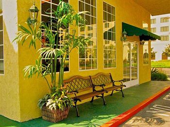 Hotel Queens Anaheim