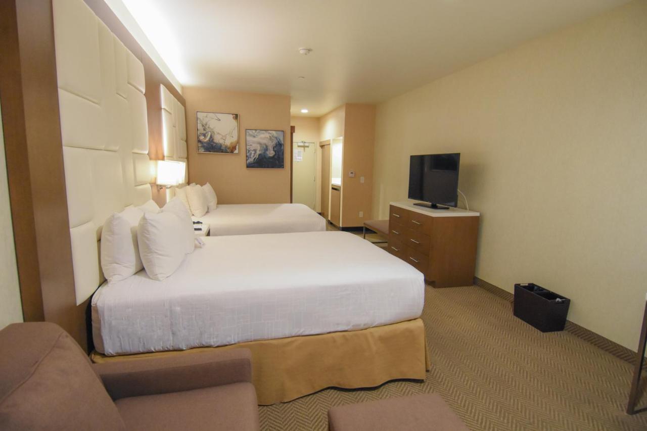Wyndham Hotel
