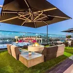 The Luxurious Doses Of Roses 2 Bedroom Suite Next To Angels Stadium 6 Mins From Disney