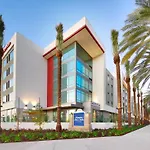 Hampton Inn & Suites Anaheim Resort Convention Center