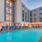 Hampton Inn & Suites Anaheim Resort Convention Center