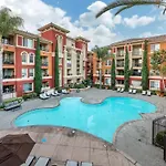 Spacious Two Bedroom Apartment Near Disneyland