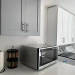 New Spacious House In Anaheim Near Disneyland-Knott In Without Backyard In The Same Lot Of 3 Separate Properties