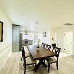 New Spacious House In Anaheim Near Disneyland-Knott In Without Backyard In The Same Lot Of 3 Separate Properties
