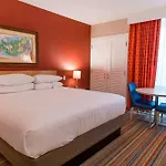 Howard Johnson By Wyndham Anaheim Hotel & Water Playground