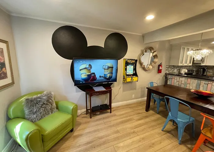 Magical Xcape, Pools-Spa, Walk 2 Disney, Central Ac-Heat, Fully Equipped, 2 Free Parking Spaces, Owner Mgmt