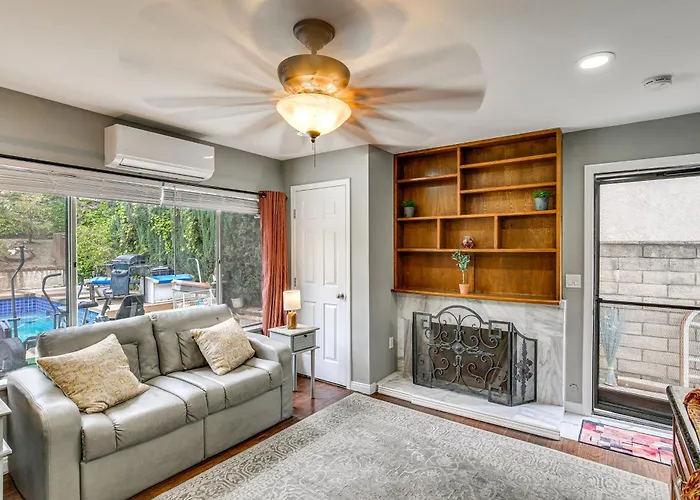 Anaheim Studio With Fireplace 14 Mi To Disneyland!