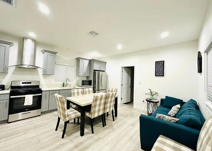 New Cozy House In Anaheim Near Disney Land- Knott In The Same Lot Of Separate 3Properties