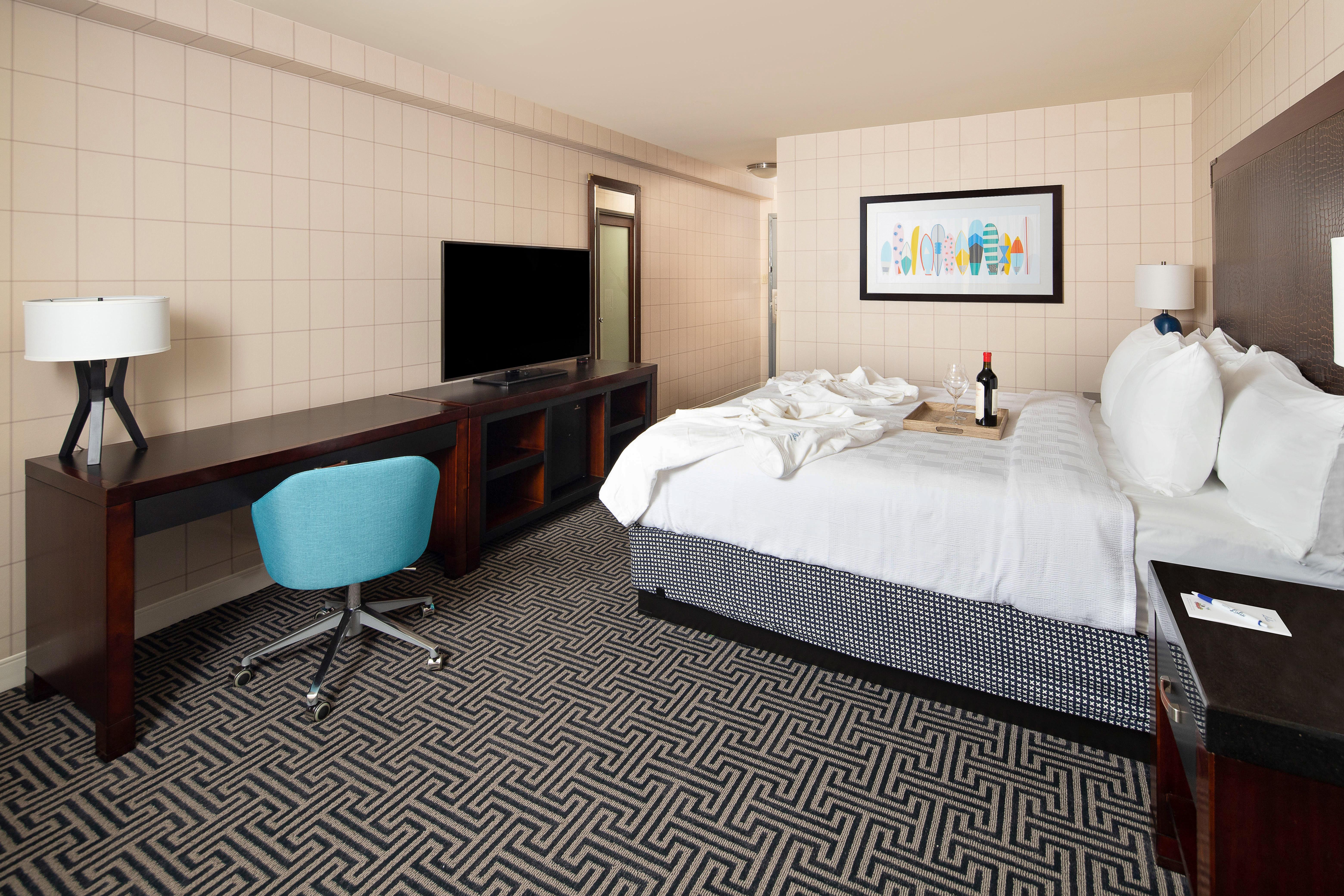Lulu, Bw Premier Collection Hotel 3*