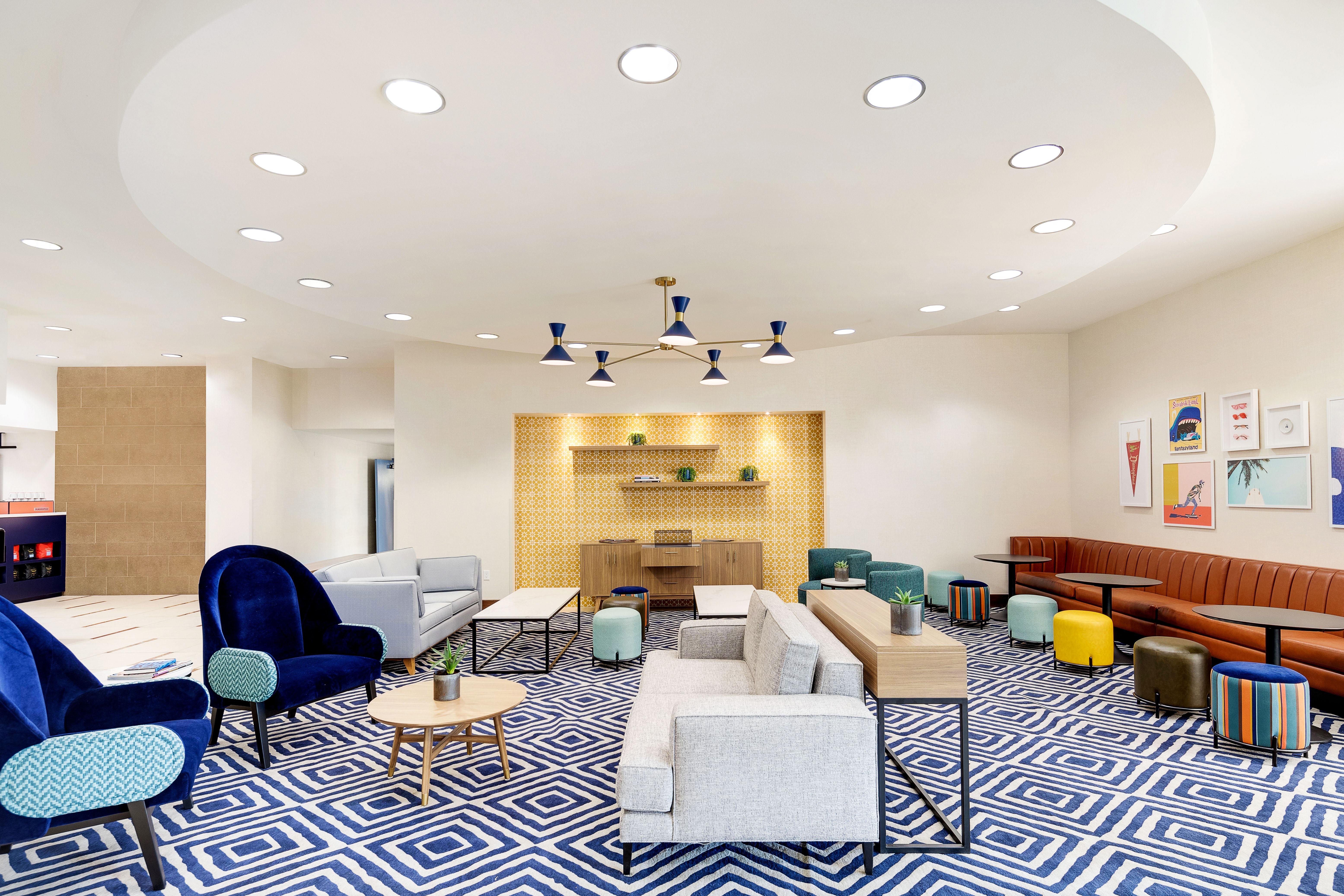 Lulu, Bw Premier Collection Hotel