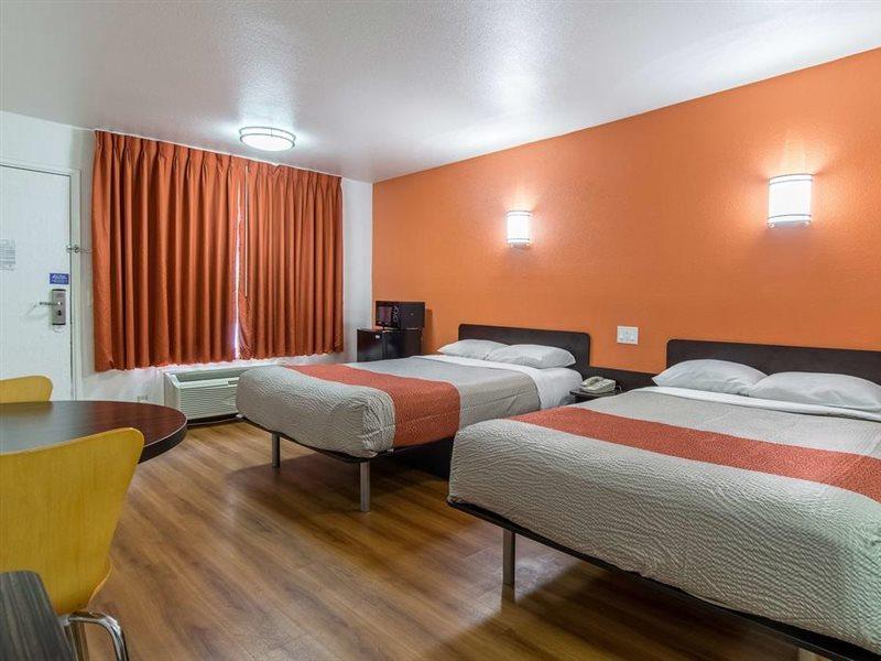 Hotel 6-anaheim, Ca - Buena Park