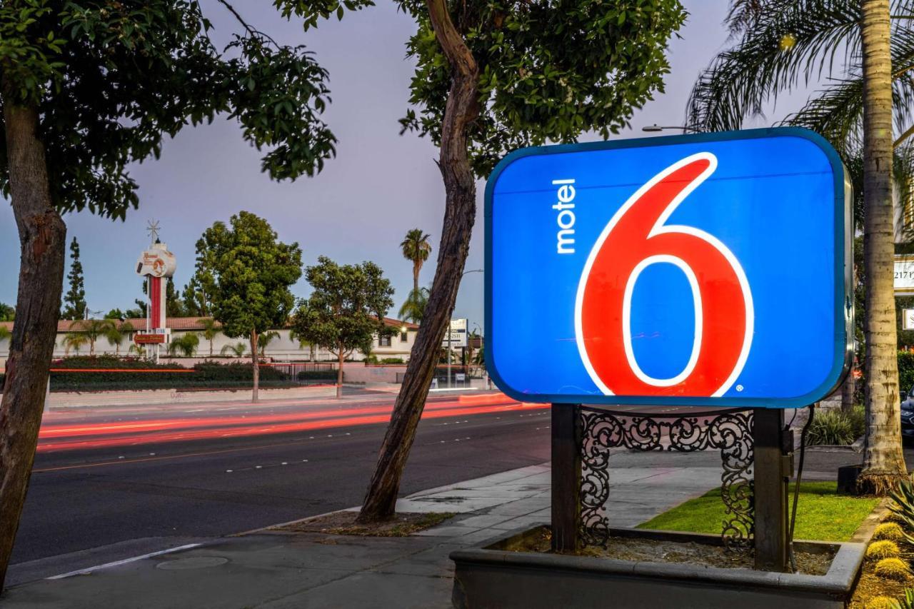 Hotel 6-anaheim, Ca - Convention Center 2*