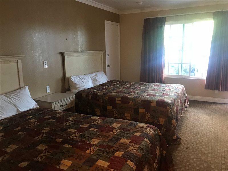 Hotel Abby's Anaheimer - Across Disneyland Park 2*