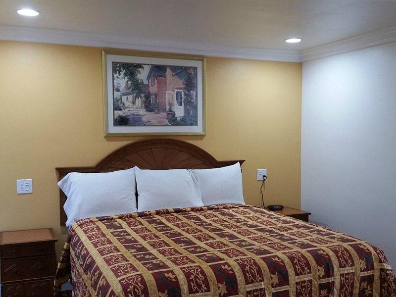 Kona Motel 2*