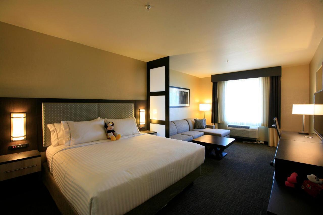 Express & Area By Ihg Hotel 3*