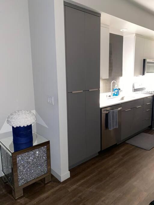 Apartment The Luxurious Doses Of Roses 2 Bedroom Next To Angels Stadium 6 Mins From Disney Anaheim