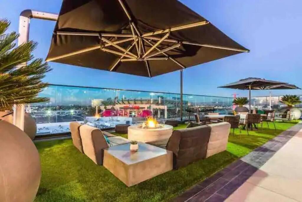 The Luxurious Doses Of Roses 2 Bedroom Next To Angels Stadium 6 Mins From Disney *